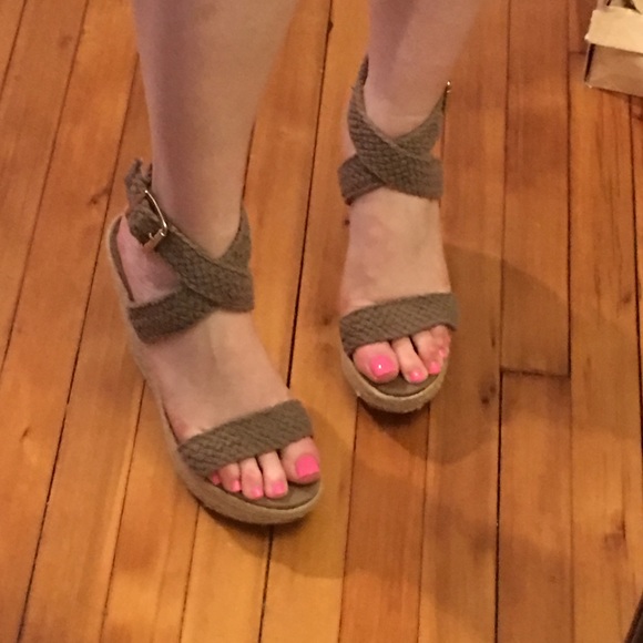 Steve Madden size 10 green espadrilles - Picture 2 of 8